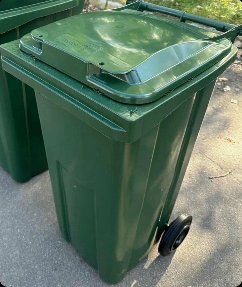 Пластиковый контейнер 120л